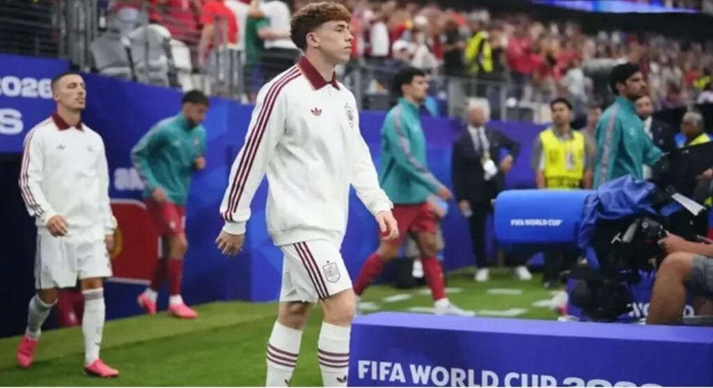 2026 월드컵 경기 전 그라운드로 들어서는 스페인 대표팀 빅토르 무뇨스